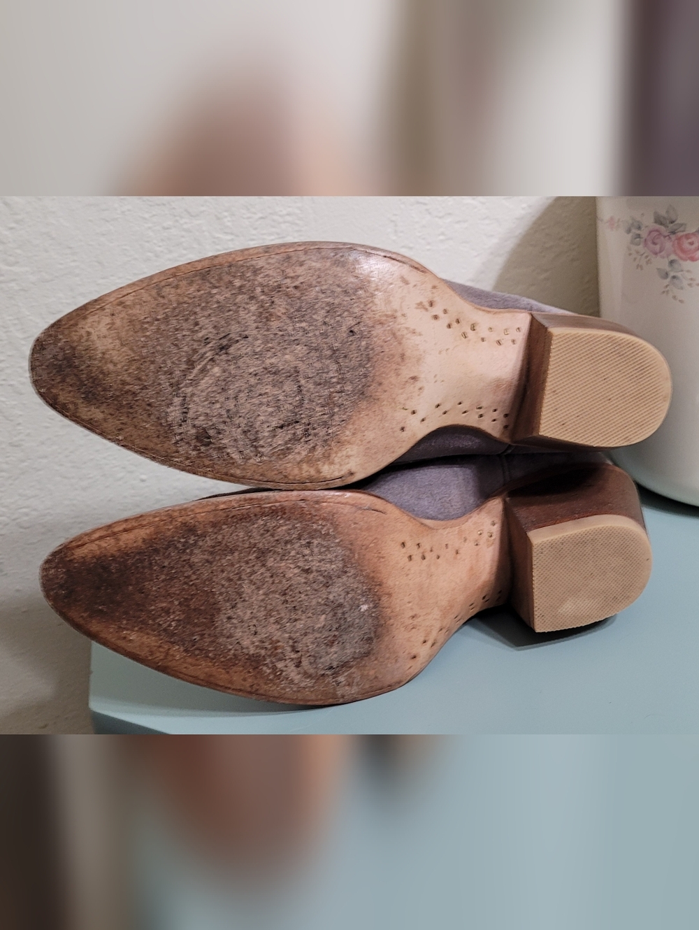 Idyllwind Gray Suede Boots - Picture 7 of 7
